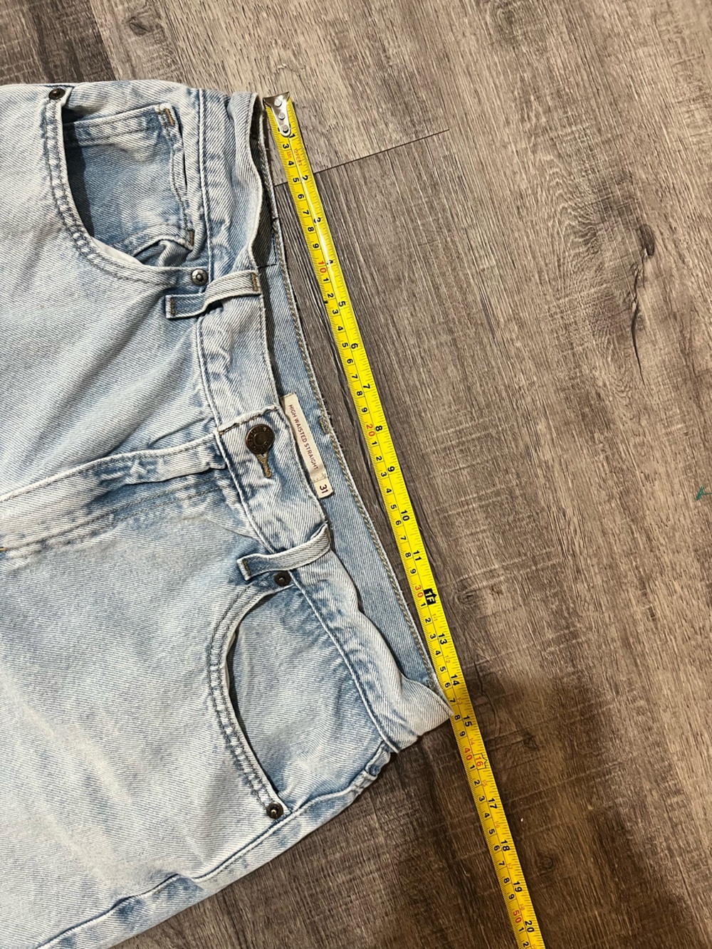 LEVI’S High-Waisted Straight Jeans in Charlie Boy Light Wash - Picture 9 of 9